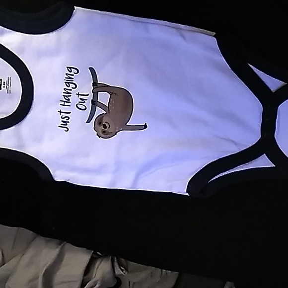 Bundle of unisex sleeveless onesies - Picture 2 of 6